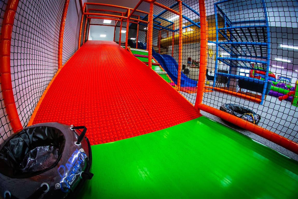 Promenades en toboggan et en ponton